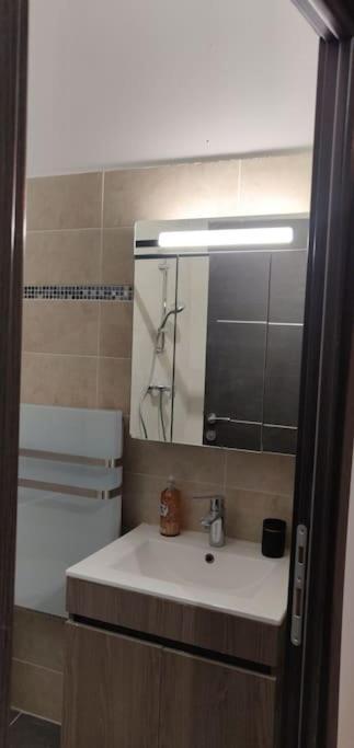 Appartement Confort Equipe Au Coeur De Beziers Luaran gambar