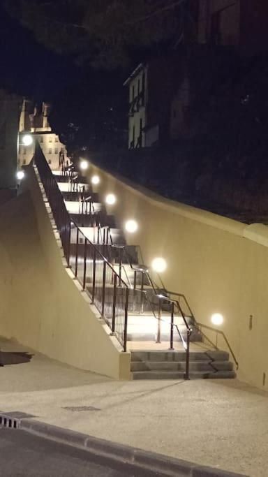 Appartement Confort Equipe Au Coeur De Beziers Luaran gambar