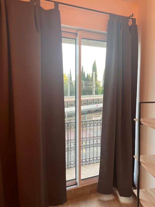 Appartement Confort Equipe Au Coeur De Beziers Luaran gambar